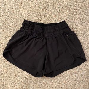 Lululemon Tracker short 4” size 6
